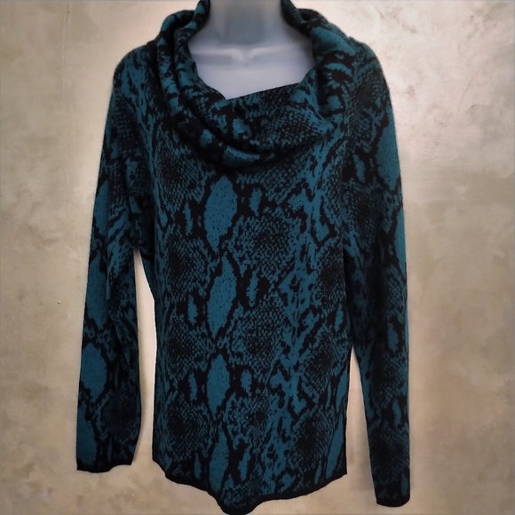 ANTONIO MELANI Sweaters - Antonio Melani Cowl Neck Sweater EUC L